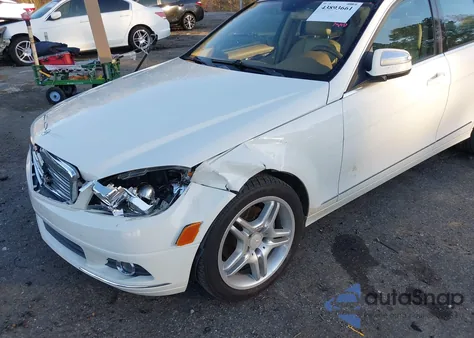 2008 Mercedes-Benz C 300 Luxury 4Matic z USA, uszkodzony, nr VIN WDDGF81X58F175656